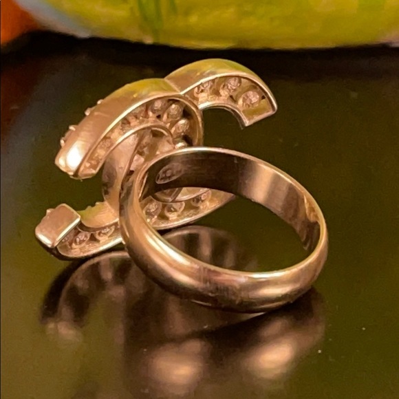 WOW POSHMARK - AUTHENTIC CHANEL Golden Festival & Concert Glamour Pearl Ring - Picture 5 of 16